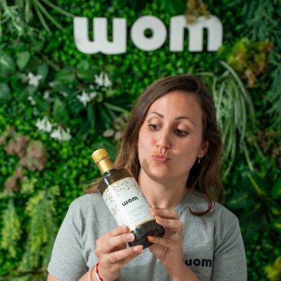 Foto de María José Segovia, SEO Manager en WOM Marketing en postura corporativa