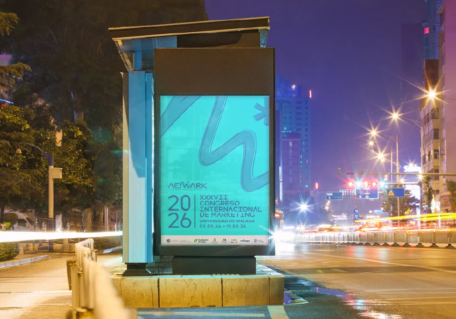Diseño gráfico de AEMARK 2026 aplicado en soporte publicitario exterior en Málaga
